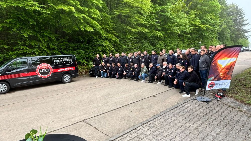 Menschengruppe für Foto plaziert