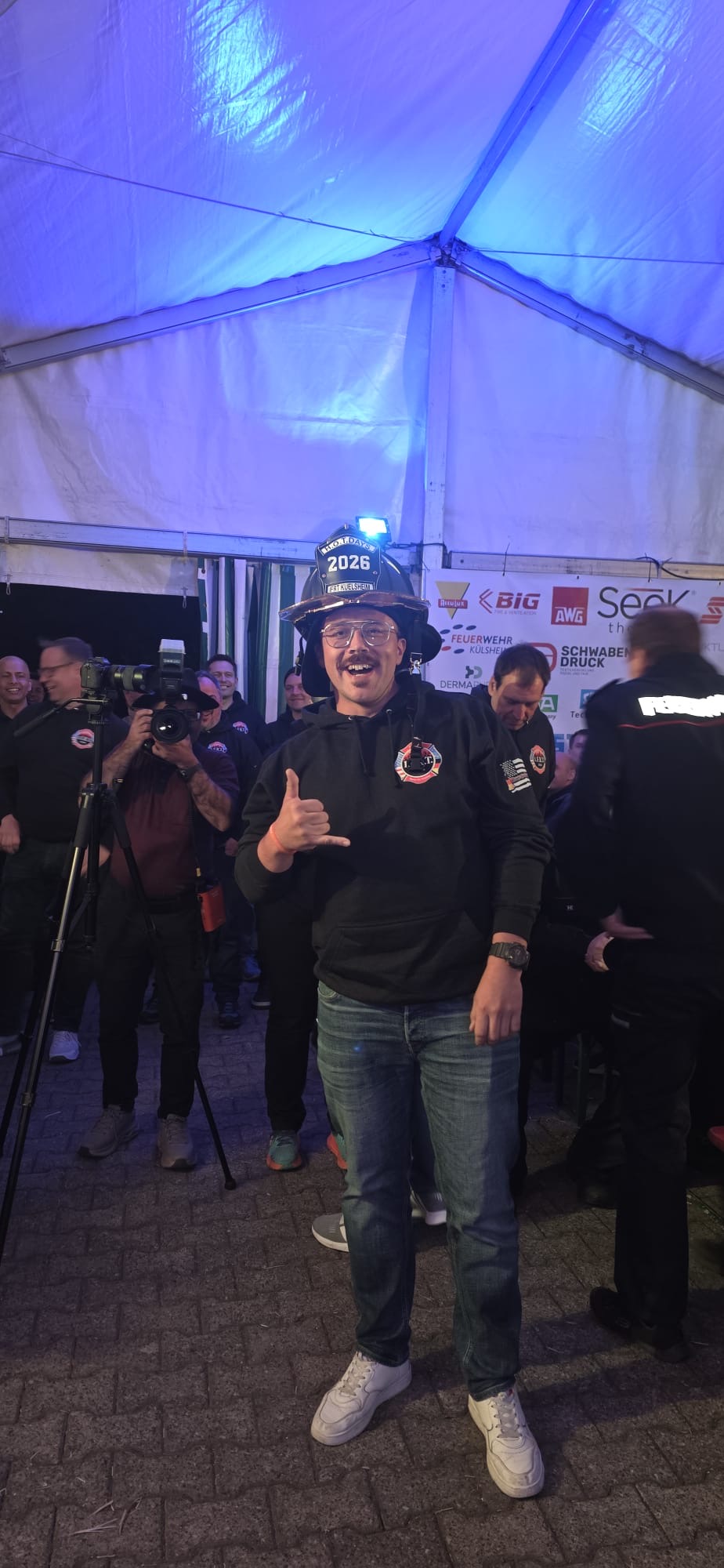Gewinner mit Helm 1