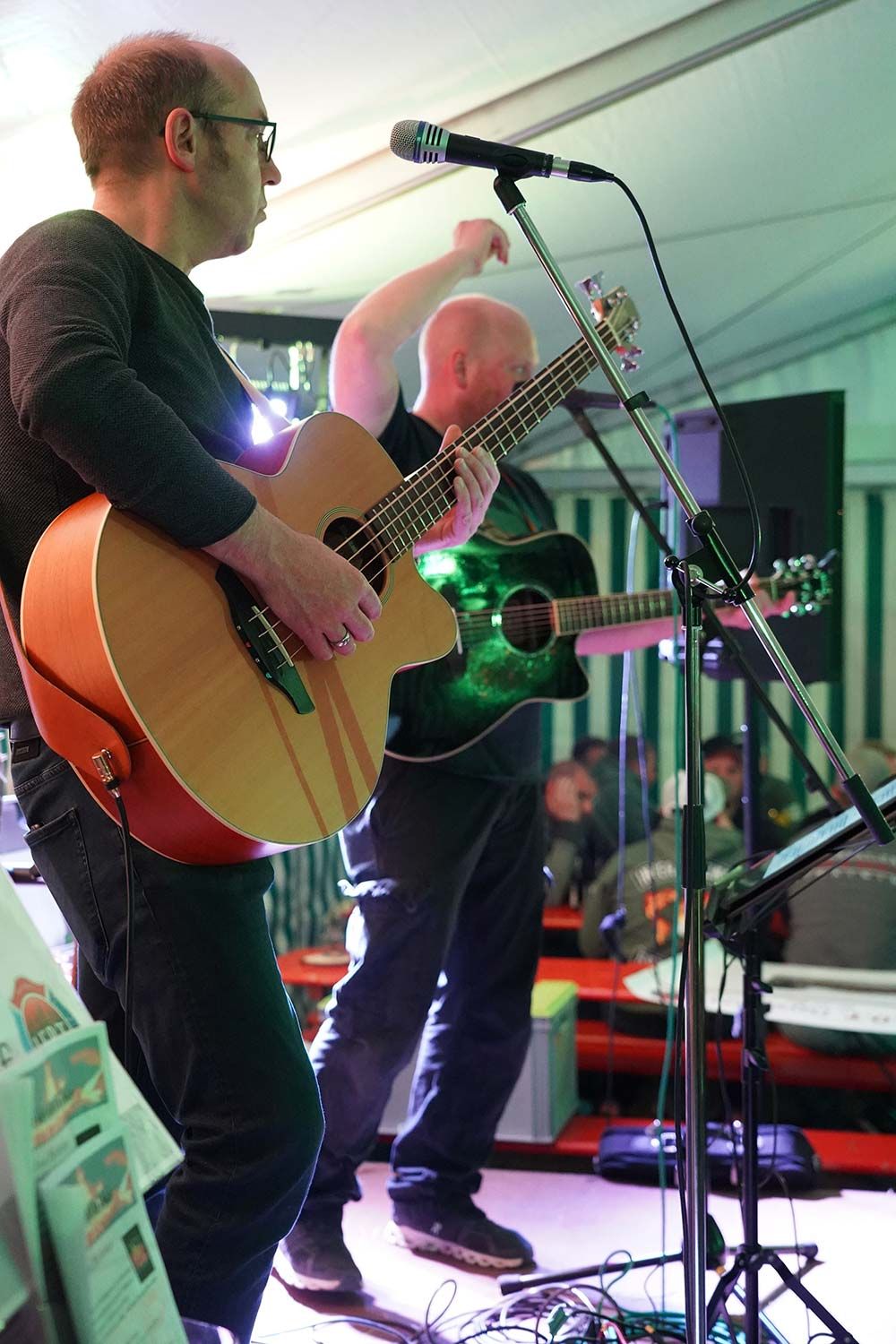 Band auf einer Bühne