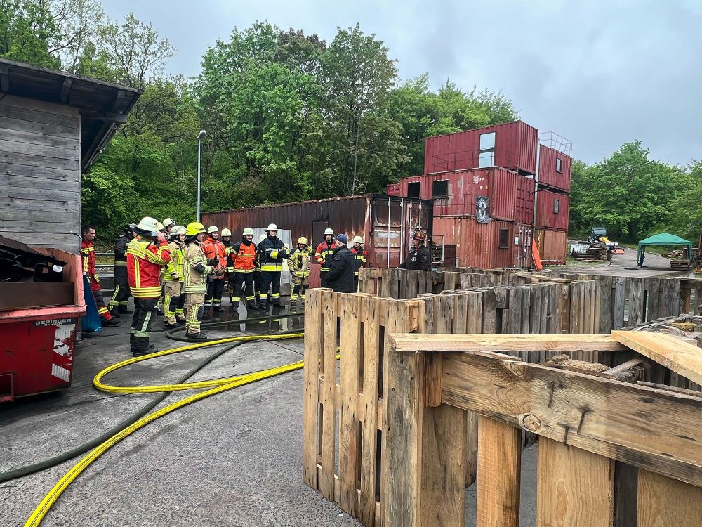 Teilnehmer auf dem Übungsgelände